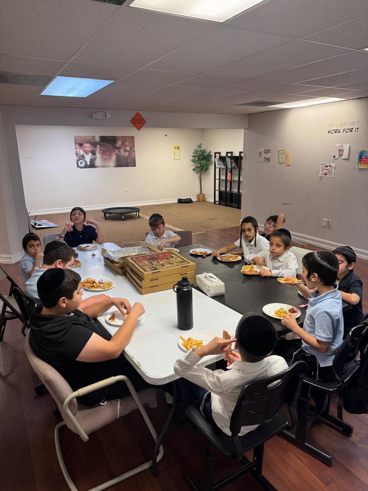 Talmidim enjoying pizza together