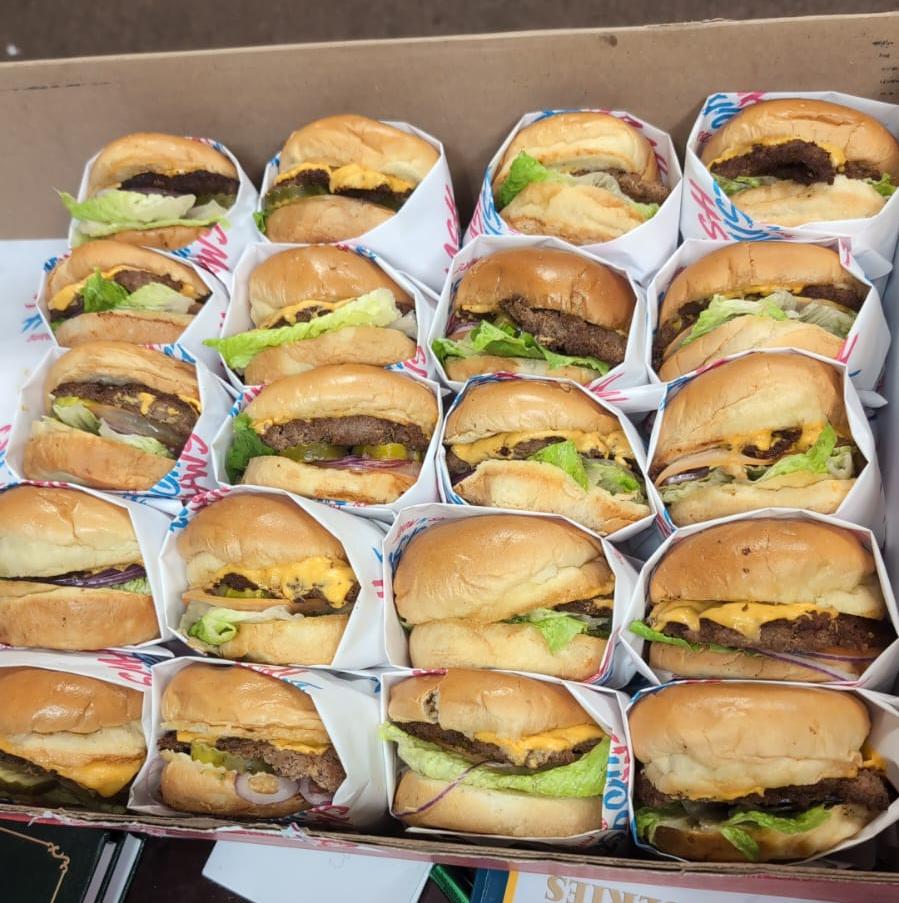 Box of burgers for a farbaisen